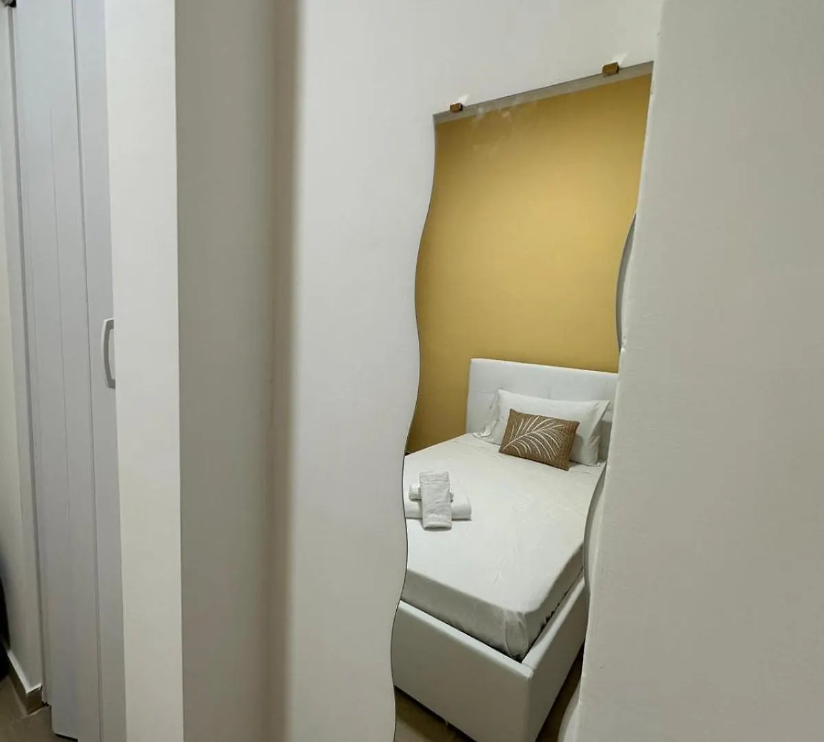 The Roman Guesthouse 0*, Rome Italy