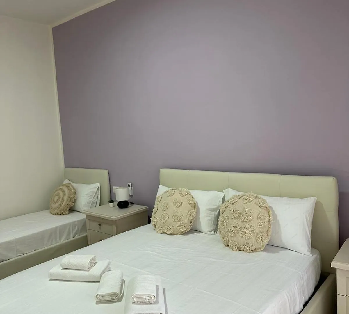 The Roman Guesthouse contacts